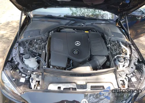 2023 Mercedes-Benz C 300 4Matic z USA, uszkodzony, nr VIN W1KAF4HB6PR151498